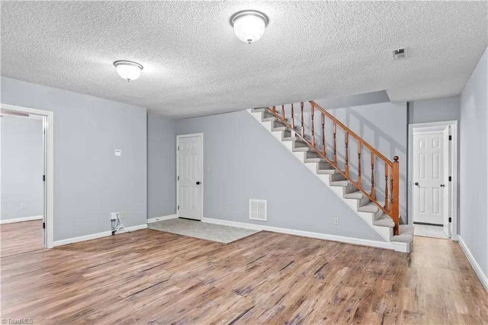 2513 Newington Court Clemmons, NC 27012