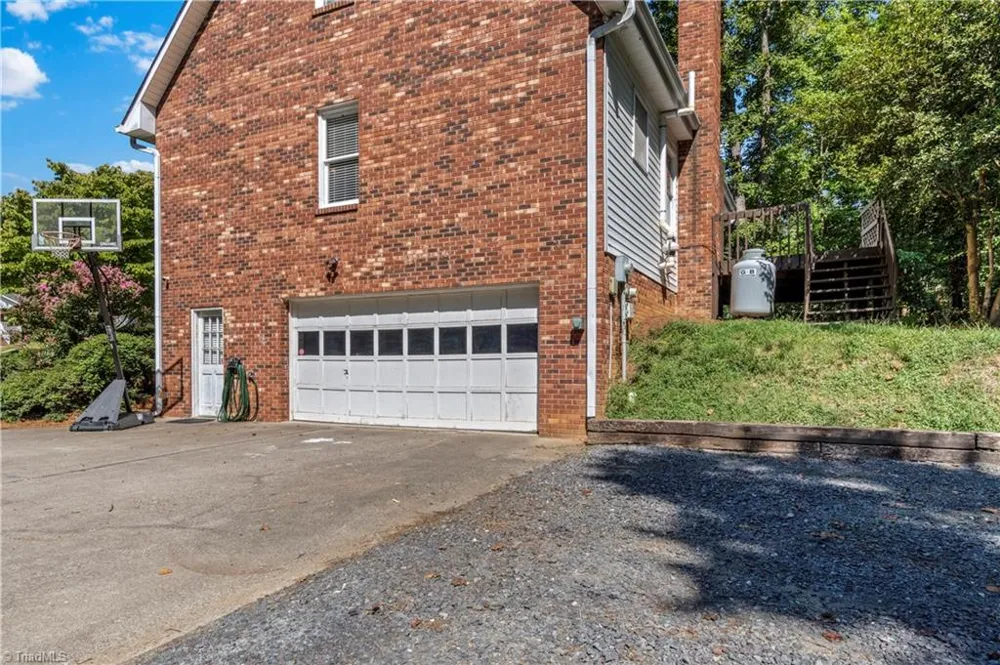 2513 Newington Court Clemmons, NC 27012