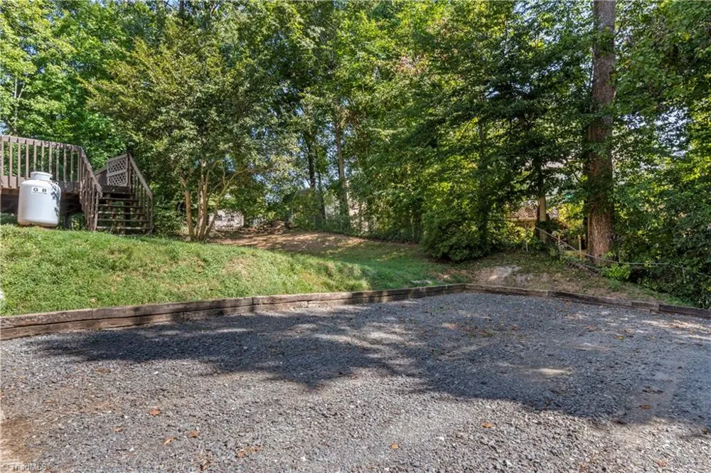 2513 Newington Court Clemmons, NC 27012