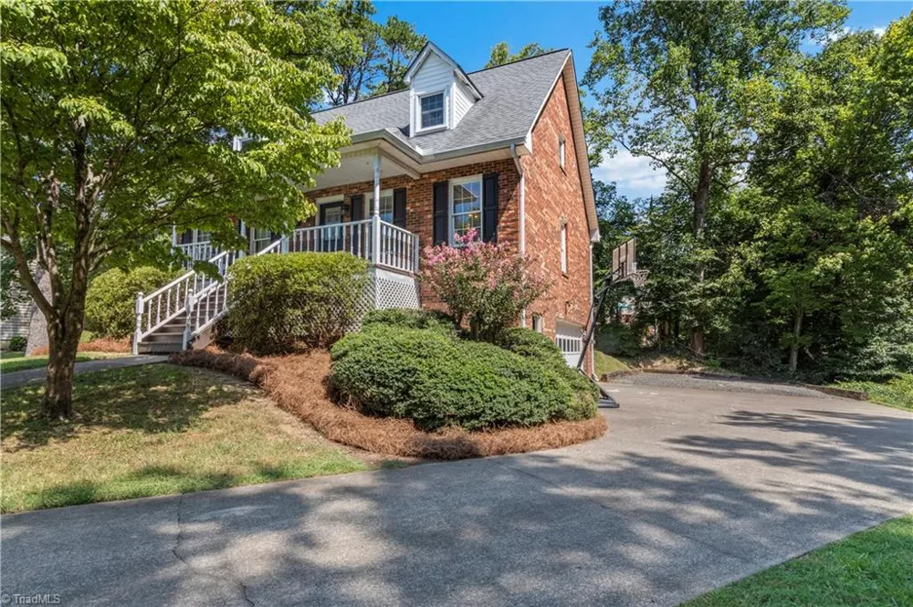 2513 Newington Court Clemmons, NC 27012