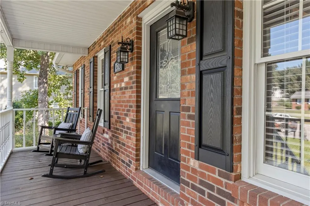 2513 Newington Court Clemmons, NC 27012