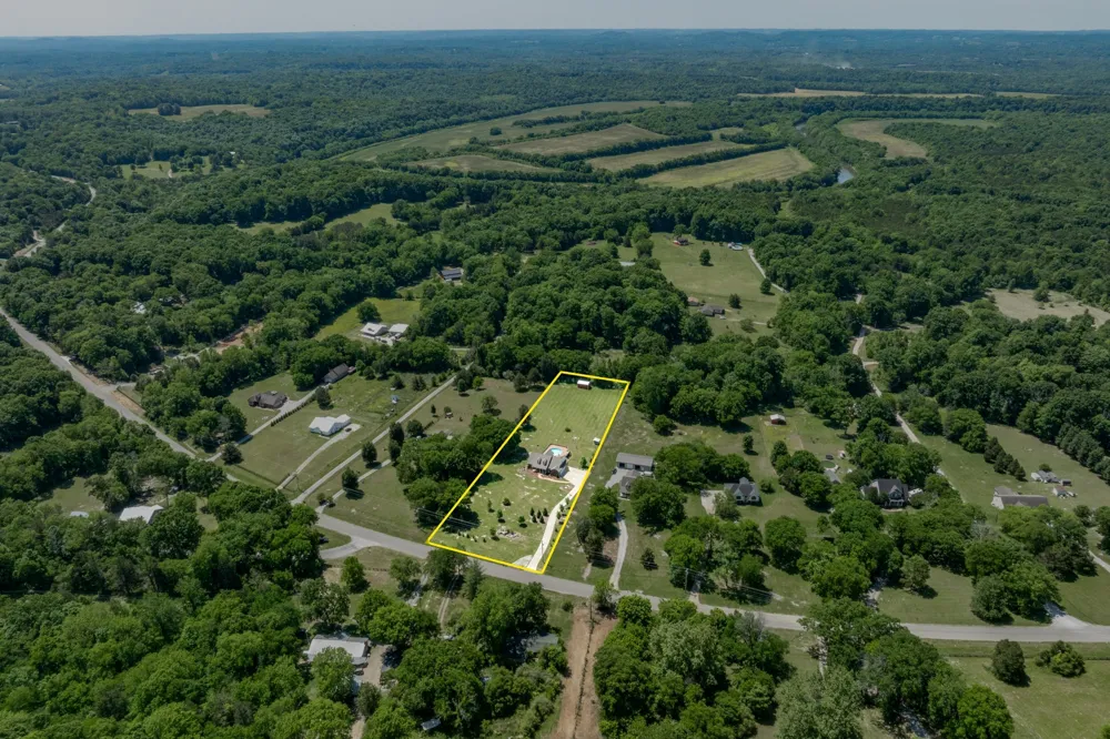 1412 Iron Bridge Rd Columbia, TN 38401