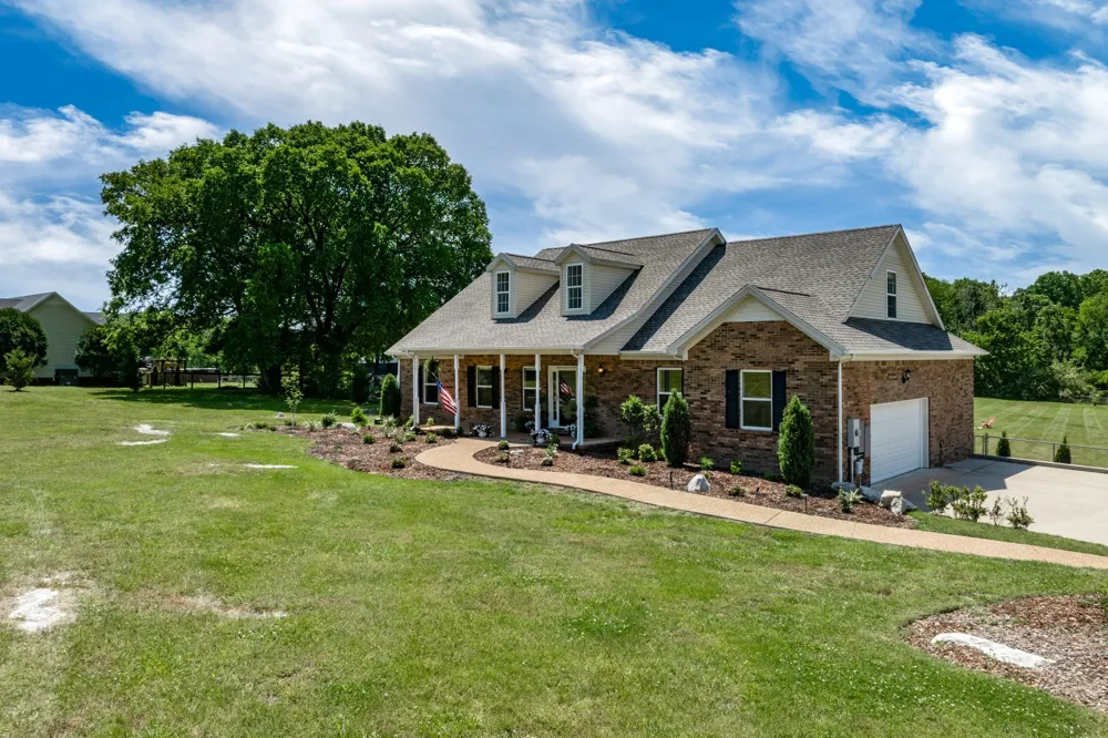 1412 Iron Bridge Rd Columbia, TN 38401