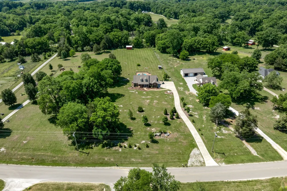 1412 Iron Bridge Rd Columbia, TN 38401