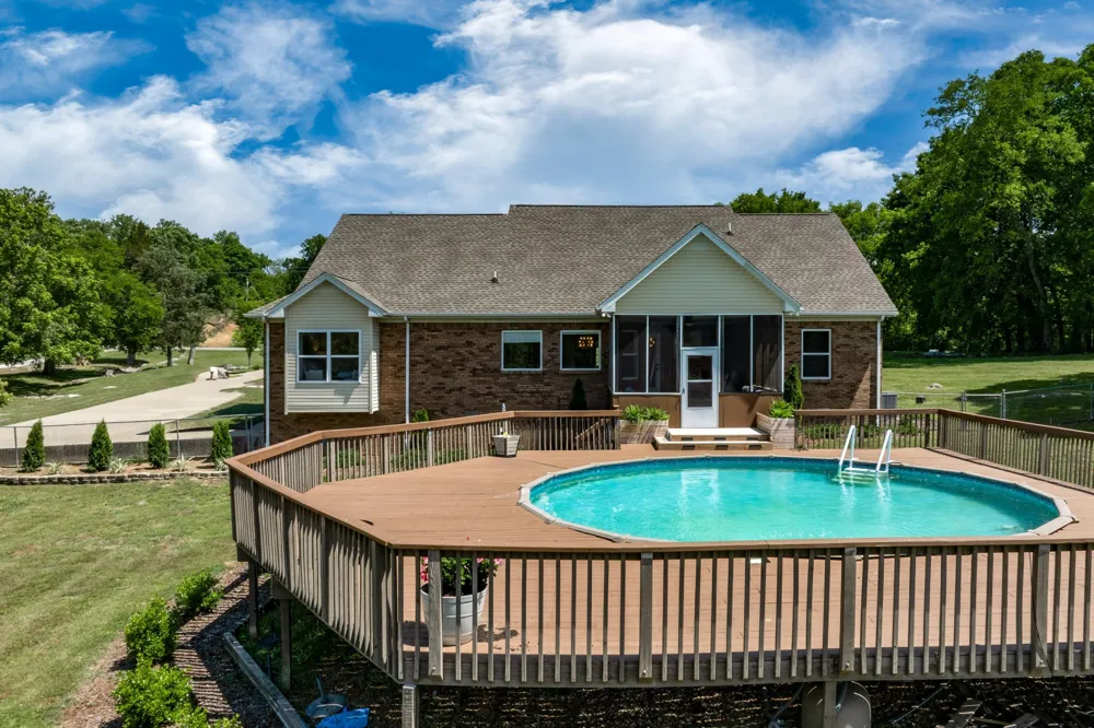 1412 Iron Bridge Rd Columbia, TN 38401
