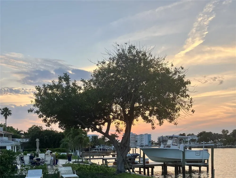 27 DOLPHIN DRIVE Treasure Island, FL 33706