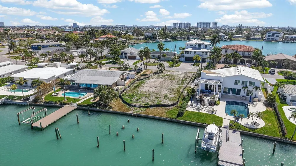 27 DOLPHIN DRIVE Treasure Island, FL 33706