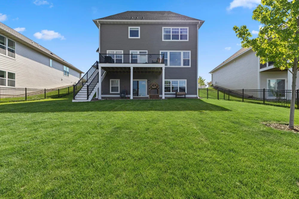 10166 Shadyview Lane Maple Grove, MN 55311