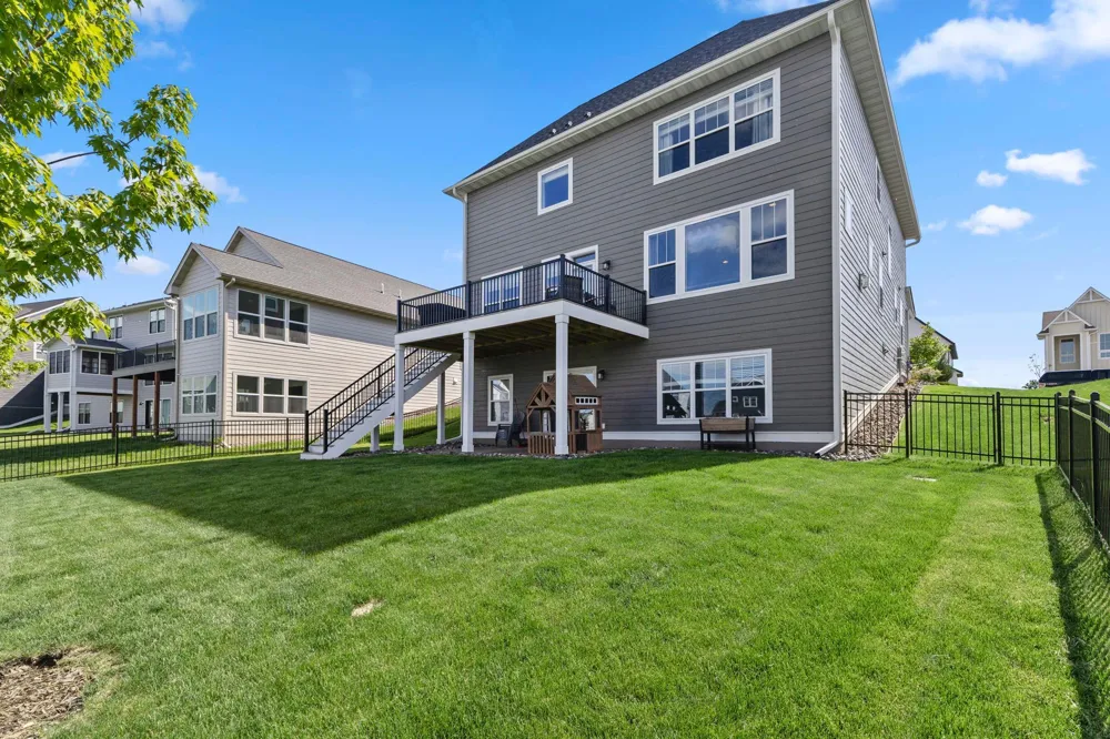 10166 Shadyview Lane Maple Grove, MN 55311