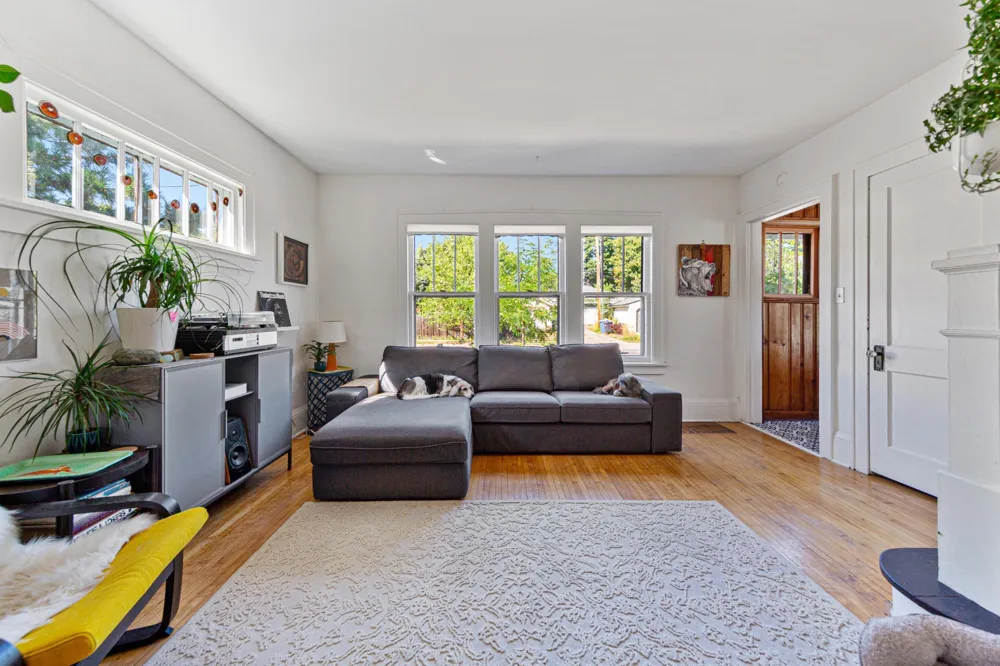 1009 E 42nd Street Minneapolis, MN 55407