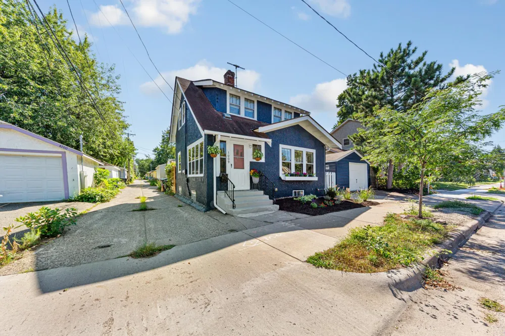 1009 E 42nd Street Minneapolis, MN 55407