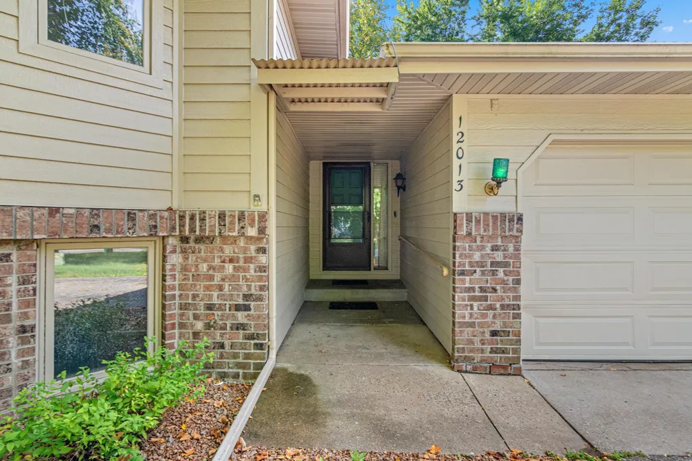 12013 Summerset Lane Burnsville, MN 55337