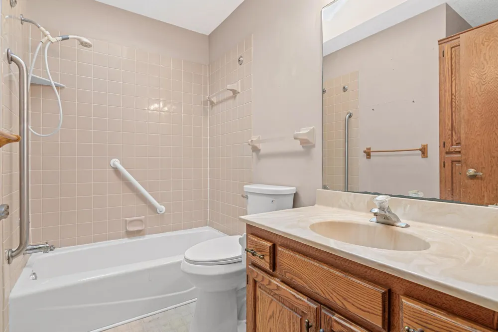 12013 Summerset Lane Burnsville, MN 55337