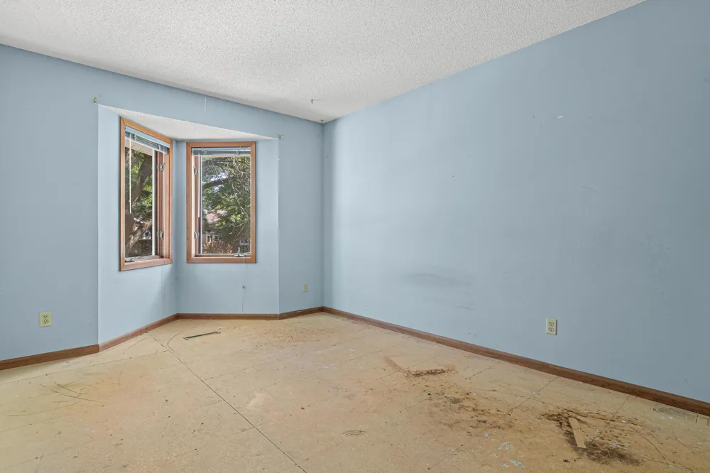 12013 Summerset Lane Burnsville, MN 55337