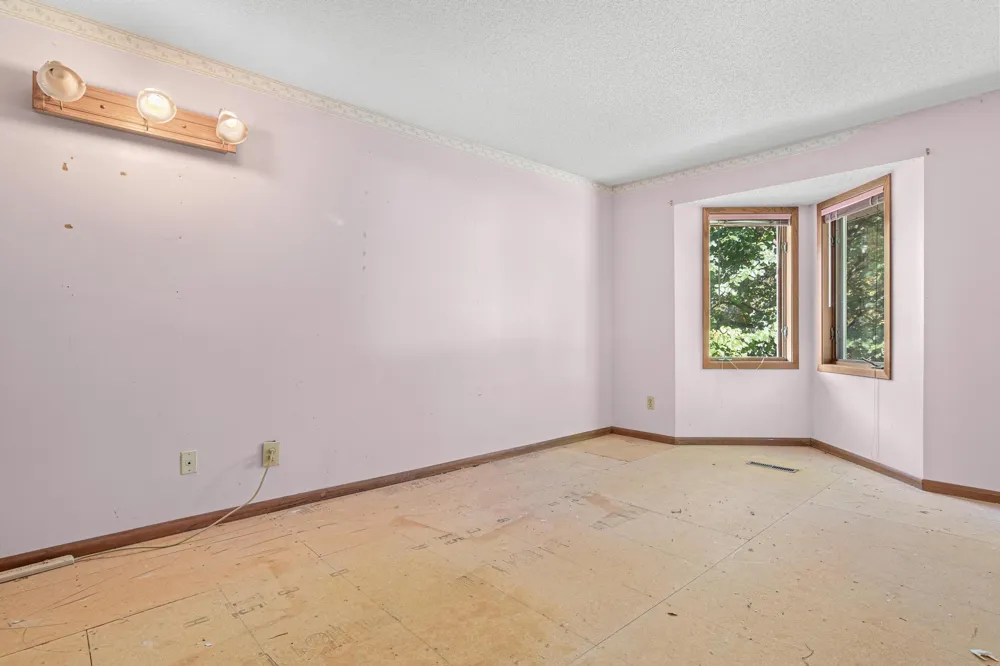 12013 Summerset Lane Burnsville, MN 55337