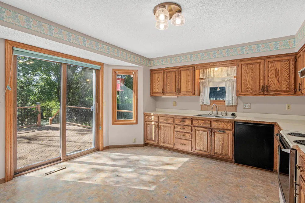 12013 Summerset Lane Burnsville, MN 55337