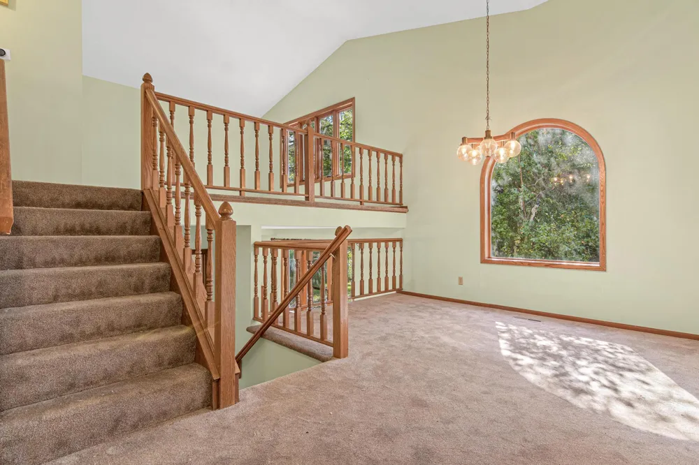 12013 Summerset Lane Burnsville, MN 55337