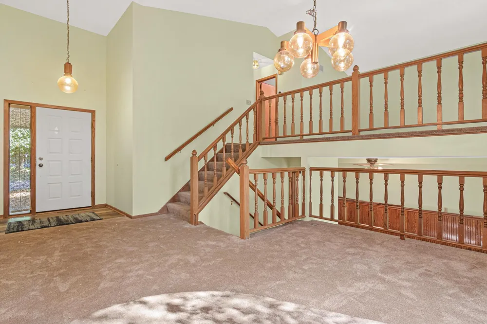 12013 Summerset Lane Burnsville, MN 55337
