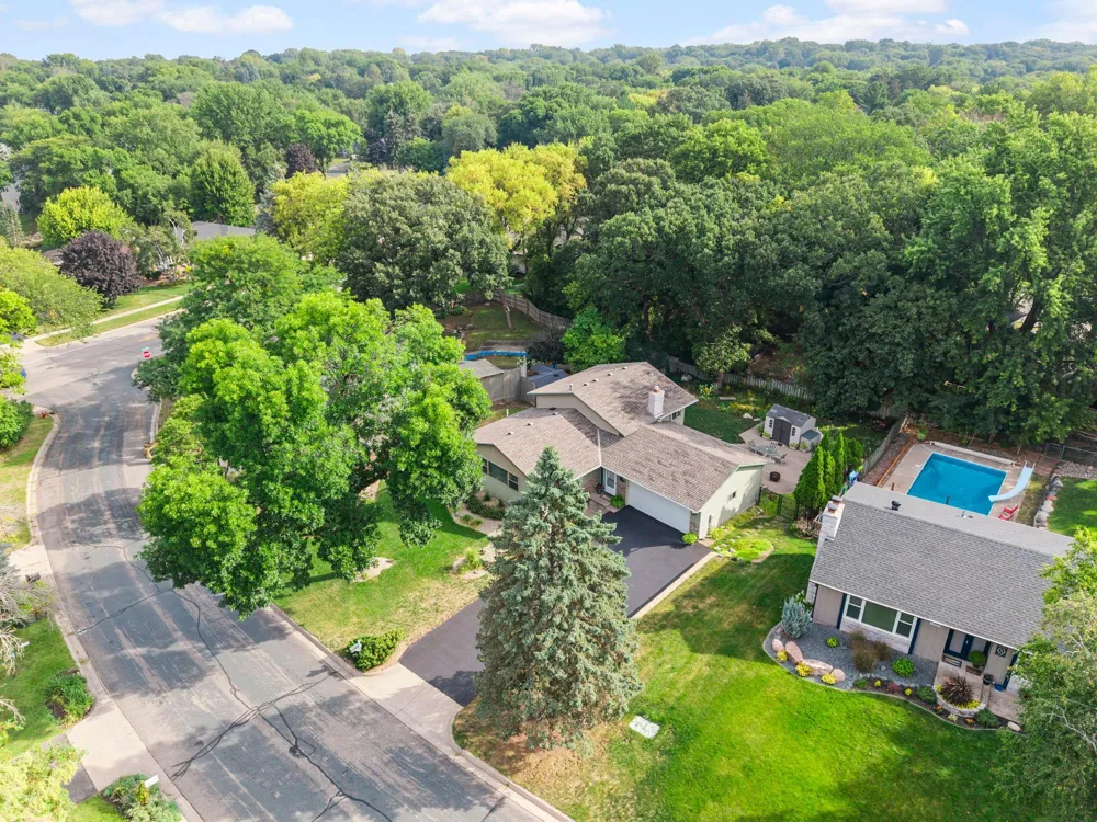 13405 Walnut Drive Burnsville, MN 55337