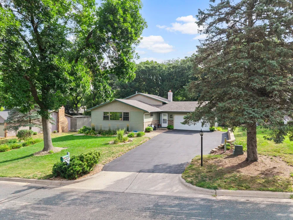 13405 Walnut Drive Burnsville, MN 55337