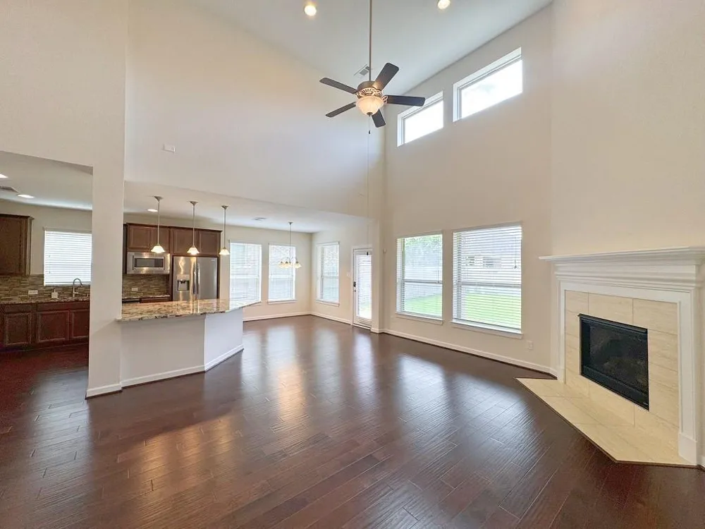 2514 Deerwood Heights Lane Manvel, TX 77578