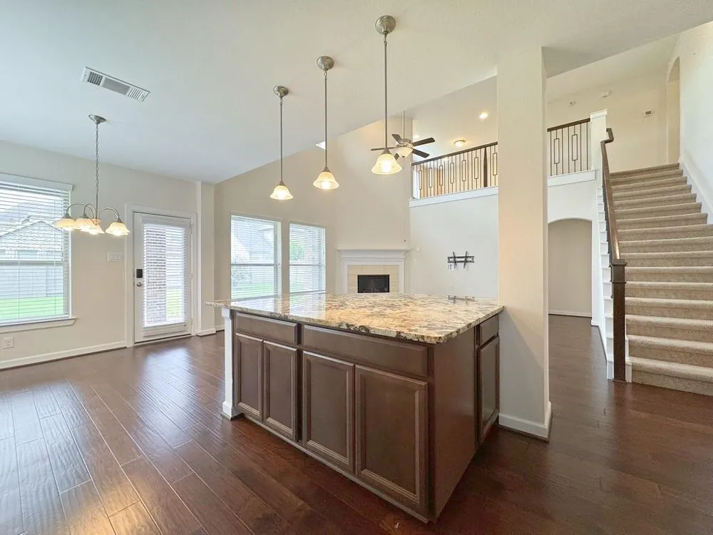 2514 Deerwood Heights Lane Manvel, TX 77578