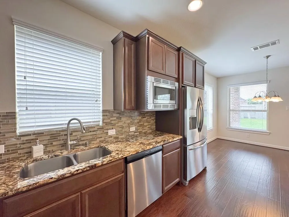 2514 Deerwood Heights Lane Manvel, TX 77578