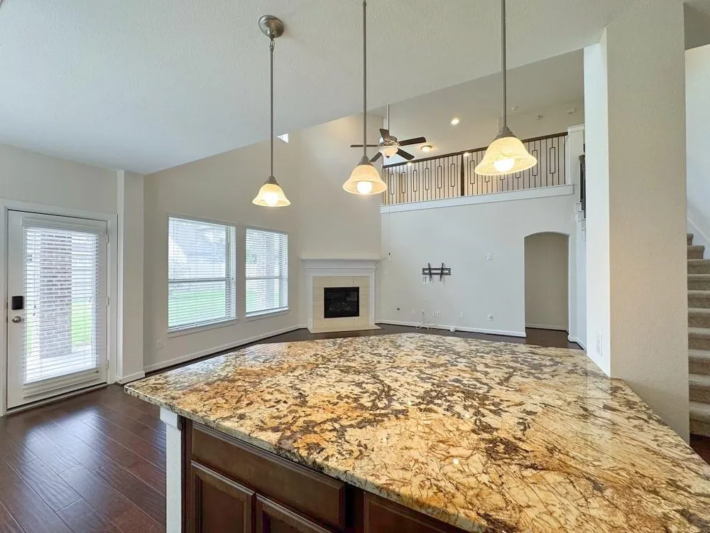 2514 Deerwood Heights Lane Manvel, TX 77578