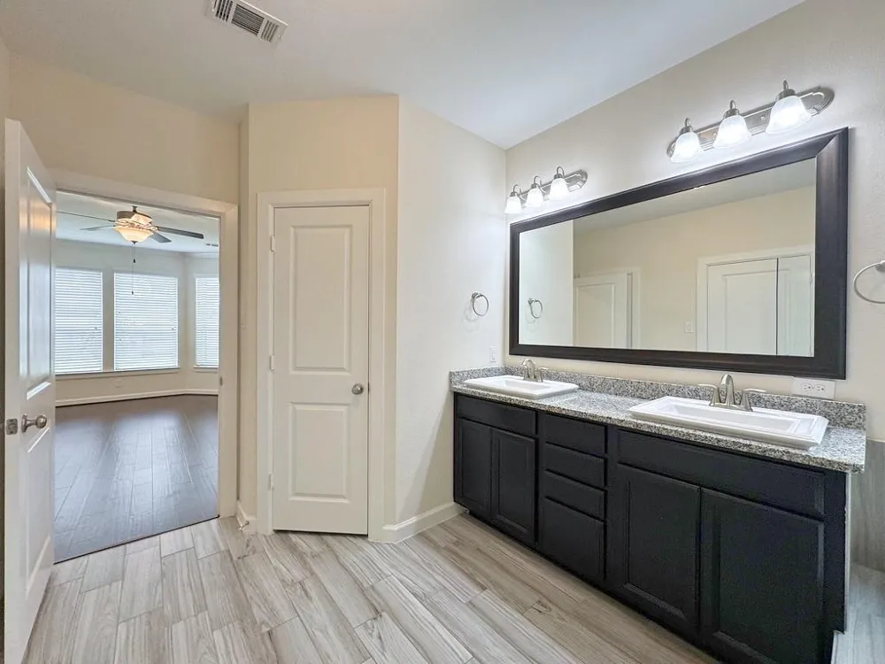 2514 Deerwood Heights Lane Manvel, TX 77578