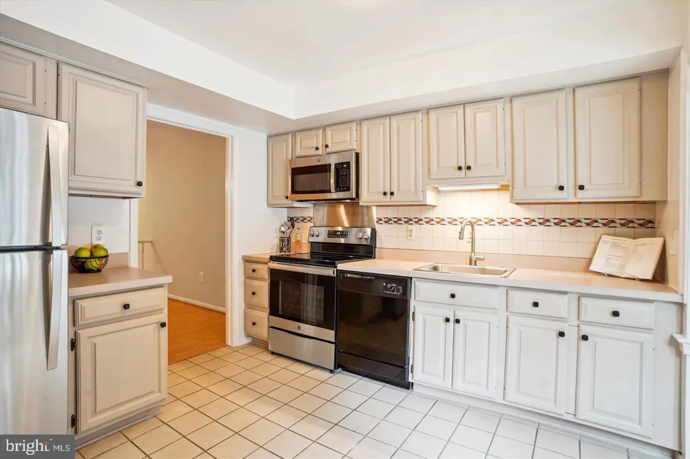 7768 HEATHERTON LANE Potomac, MD 20854
