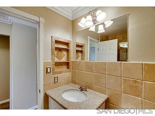 7565 Charmant Dr #309 San Diego, CA 92122