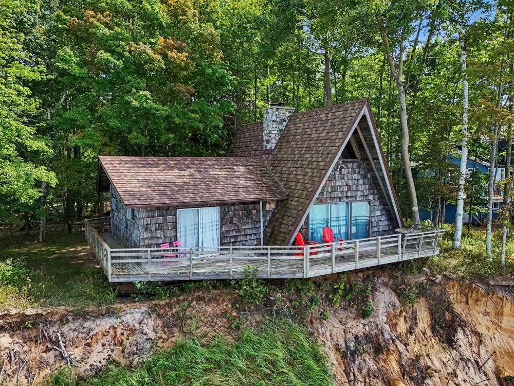 4712 W Fox Farm Road Manistee, MI 49660