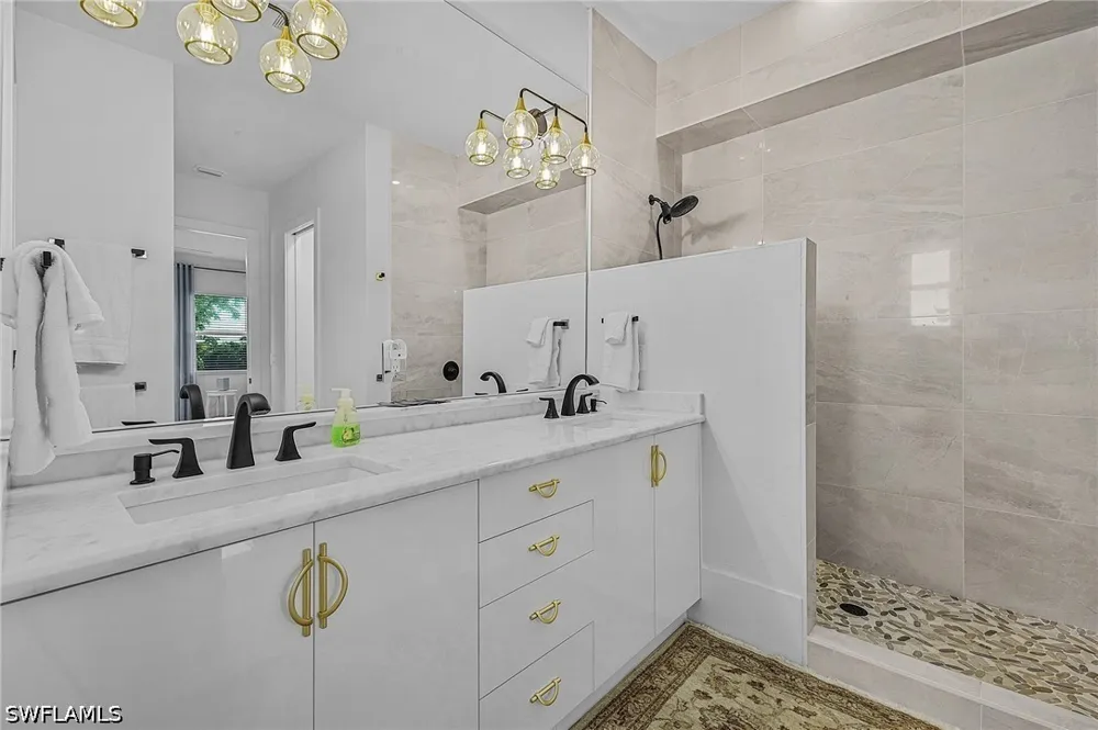 Pine Street Naples, FL 34112