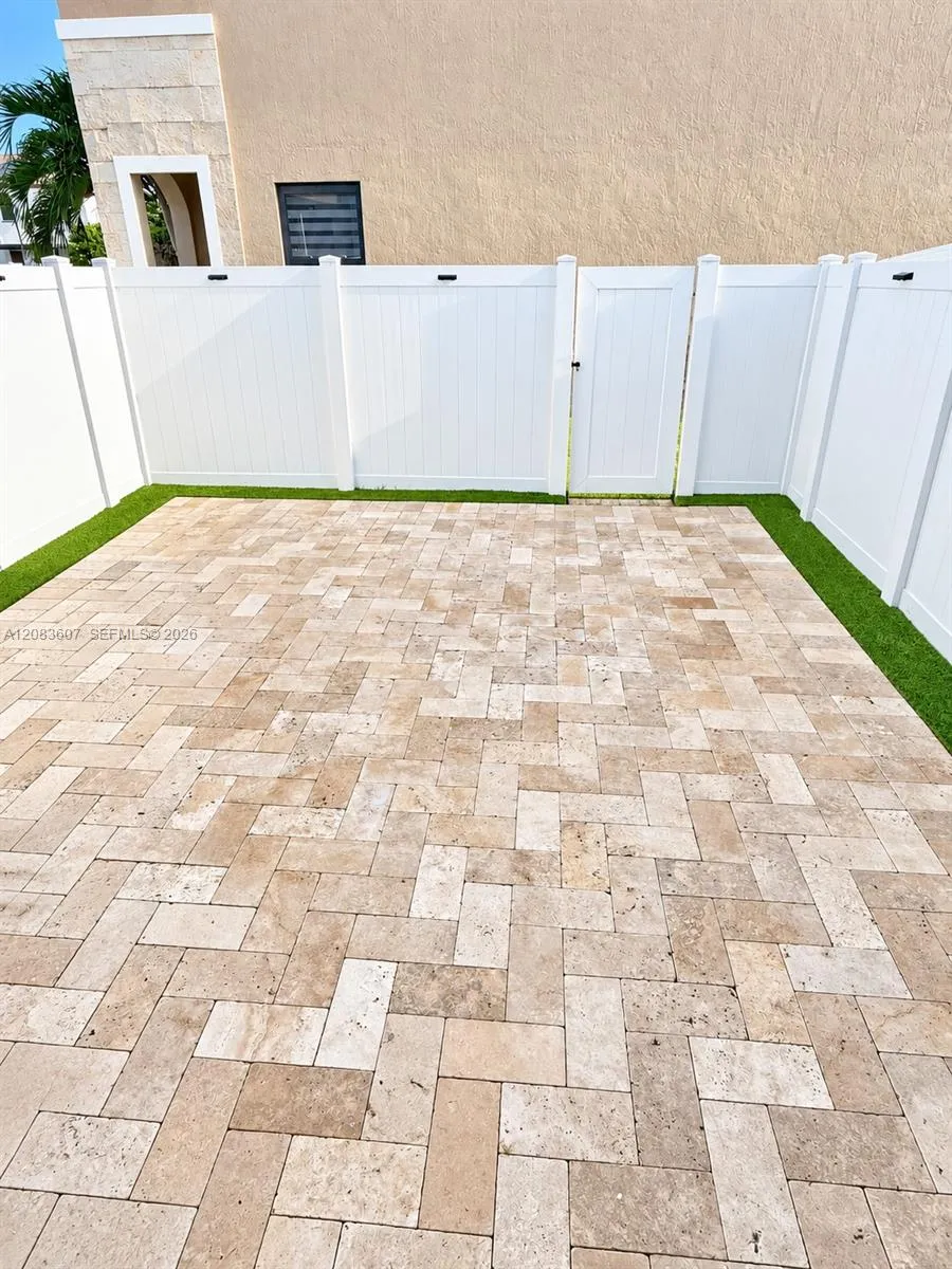 3393 W 105th Ter Hialeah, FL 33018