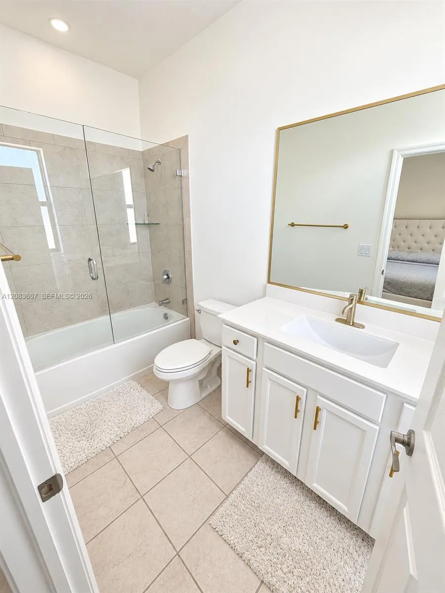 3393 W 105th Ter Hialeah, FL 33018