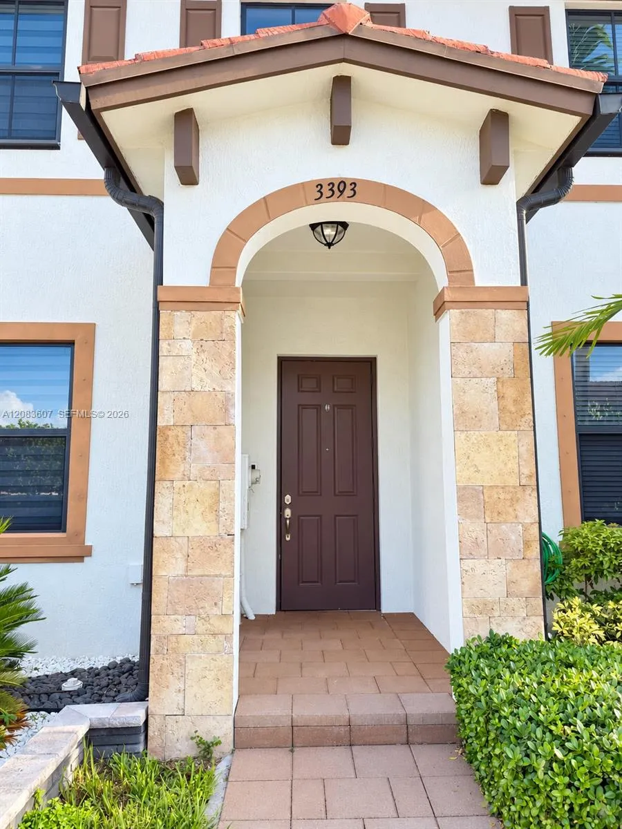 3393 W 105th Ter Hialeah, FL 33018