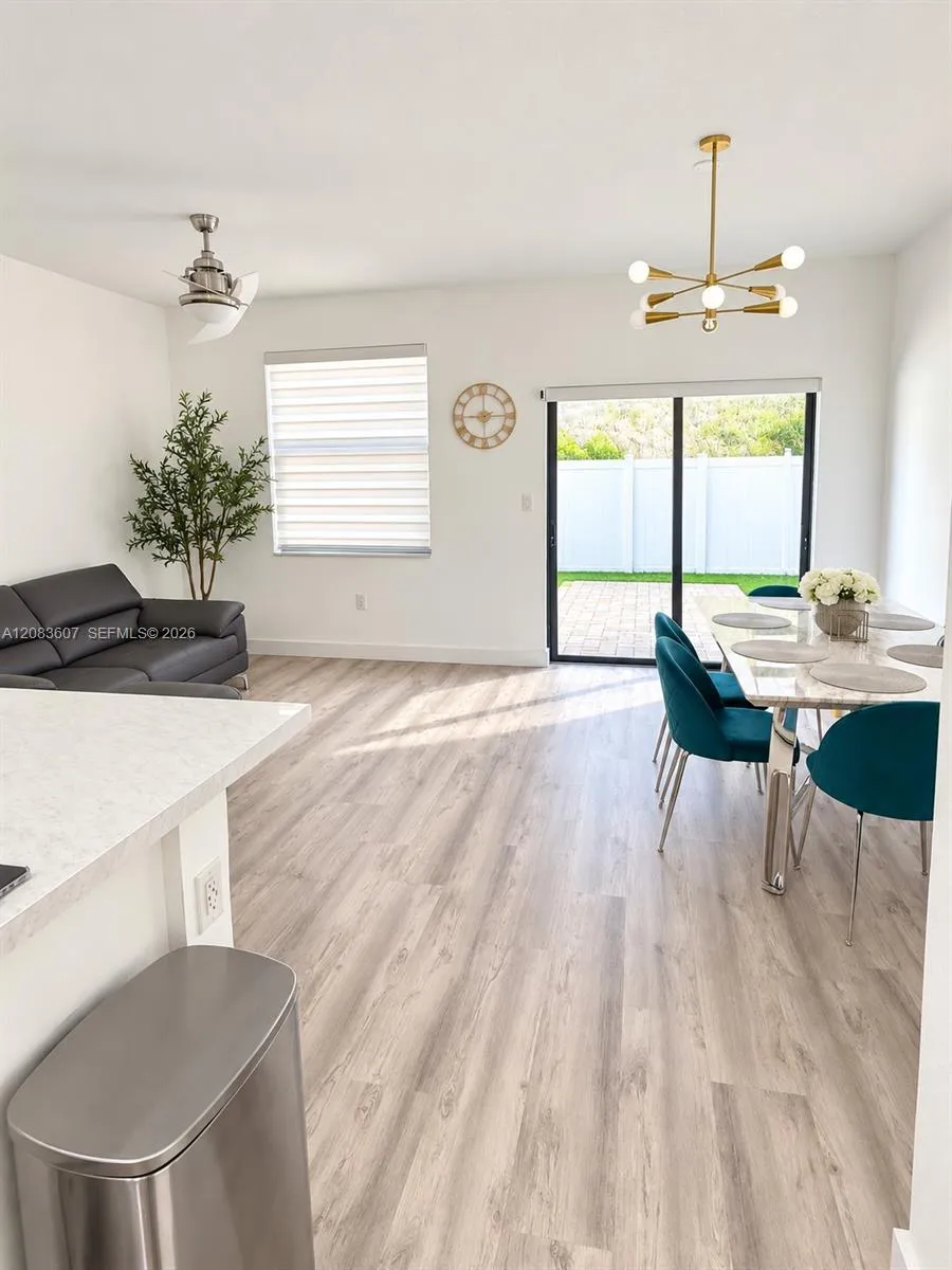 3393 W 105th Ter Hialeah, FL 33018