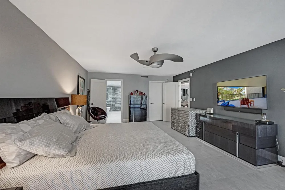 1167 Hillsboro Mile #206 Hillsboro Beach, FL 33062