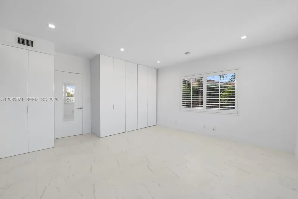 3909 Garden Ave #4 Miami Beach, FL 33140