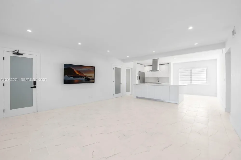 3909 Garden Ave #4 Miami Beach, FL 33140