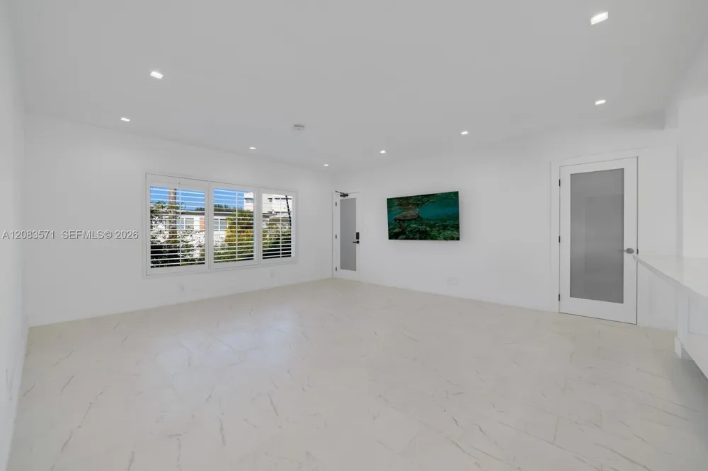 3909 Garden Ave #4 Miami Beach, FL 33140