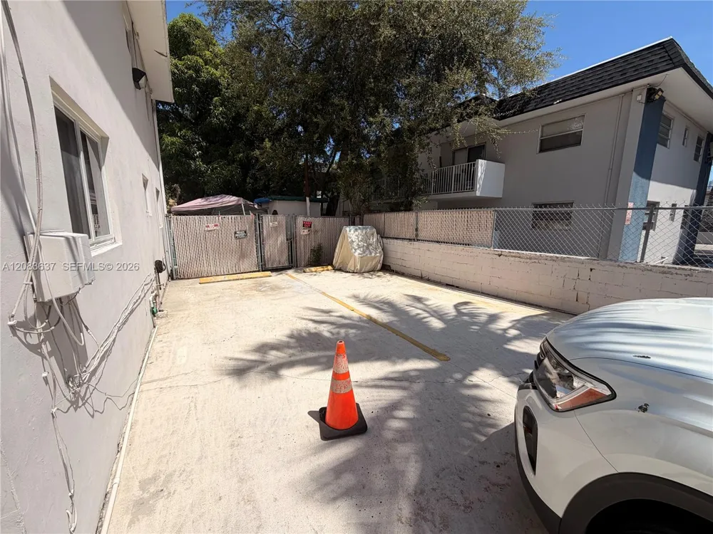 1057 SW 7th St #1 Miami, FL 33130