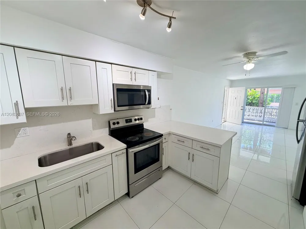 1057 SW 7th St #1 Miami, FL 33130