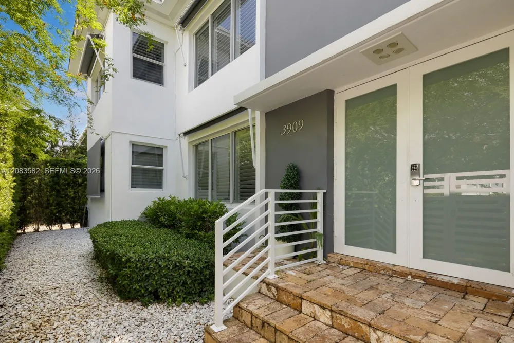3909 Garden Ave #1 Miami Beach, FL 33140