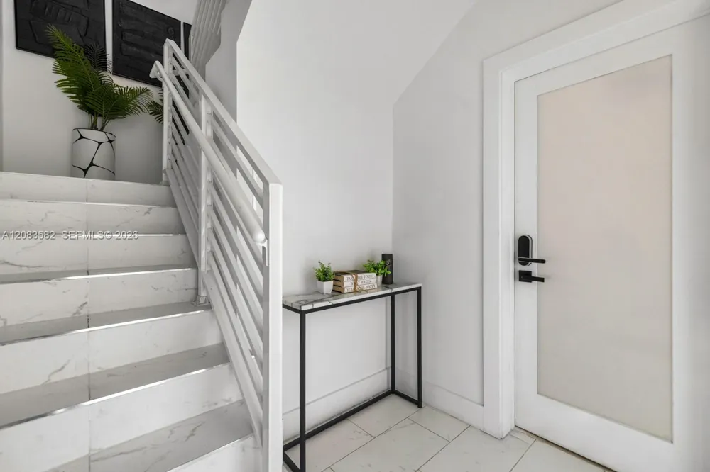 3909 Garden Ave #1 Miami Beach, FL 33140