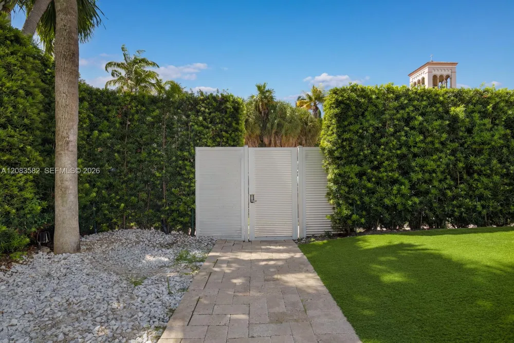 3909 Garden Ave #1 Miami Beach, FL 33140