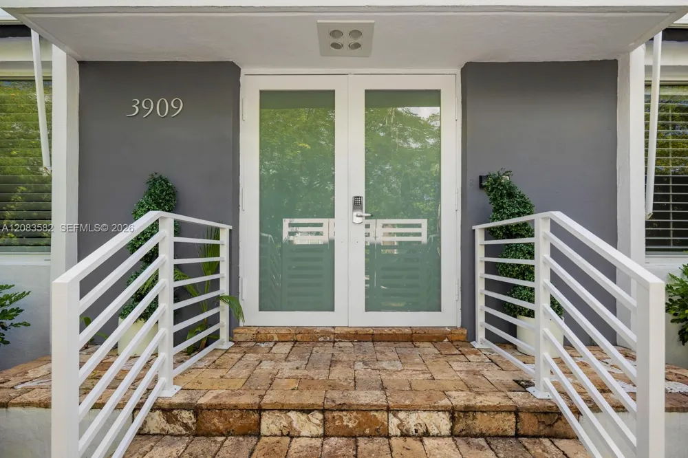 3909 Garden Ave #1 Miami Beach, FL 33140