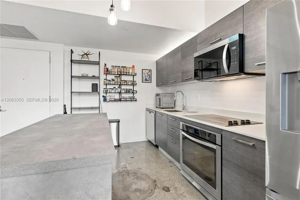 151 SE 1st St #1508 Miami, FL 33131