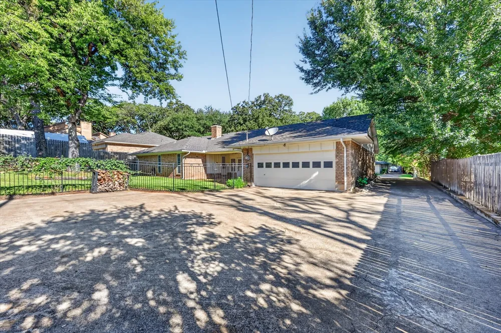 4208 Trowbridge Drive Arlington, TX 76013