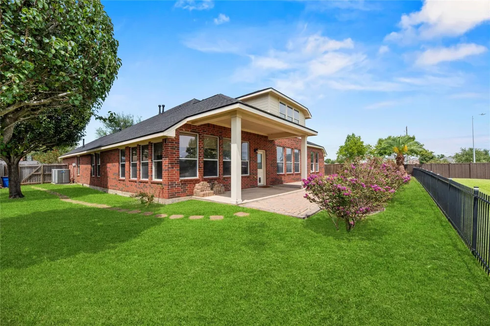 8931 Henrico Lane Rosenberg, TX 77469